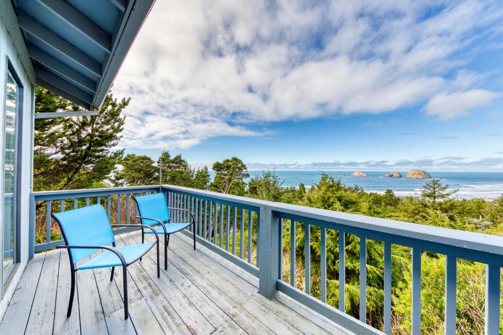 Oceanside House | Silver Moon