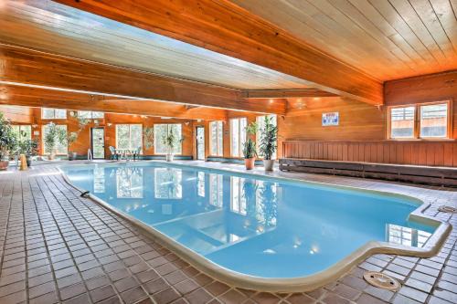 Wildernest House | Silverthorne Condo: Patio, Mtn Views, Pool Access!