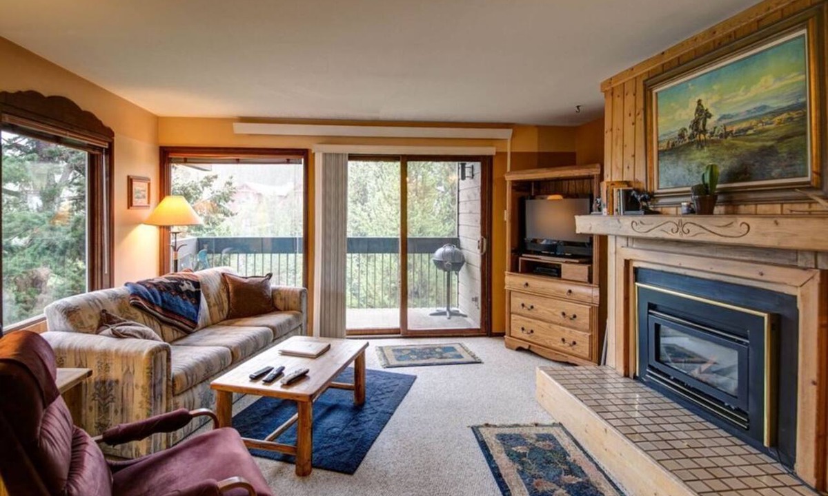 Big Sky Condo | Ski + Hike | Cozy Mountain Stay at Stillwater Studio Retreat