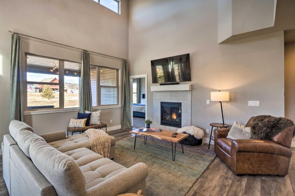 Grand Elk Ranch House | Ski & Hike: Home w/Hot Tub + Gas Grill in Granby