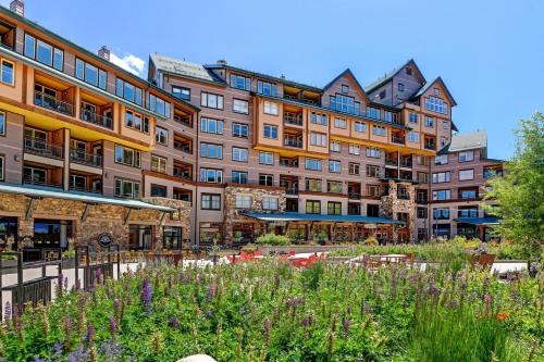 Winter Park House | Ski In Out Condo 1221 I Hot Tub I Great Views I Gym I Activity Program