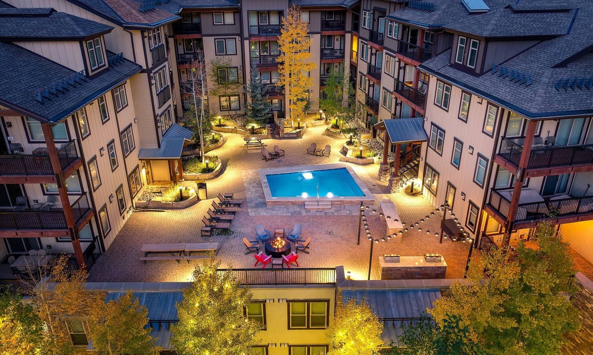 Winter Park House | Ski In Out Condo 3325 I Huge Hot Tub I Great Views I Heated Garage I Discounted Attractions
