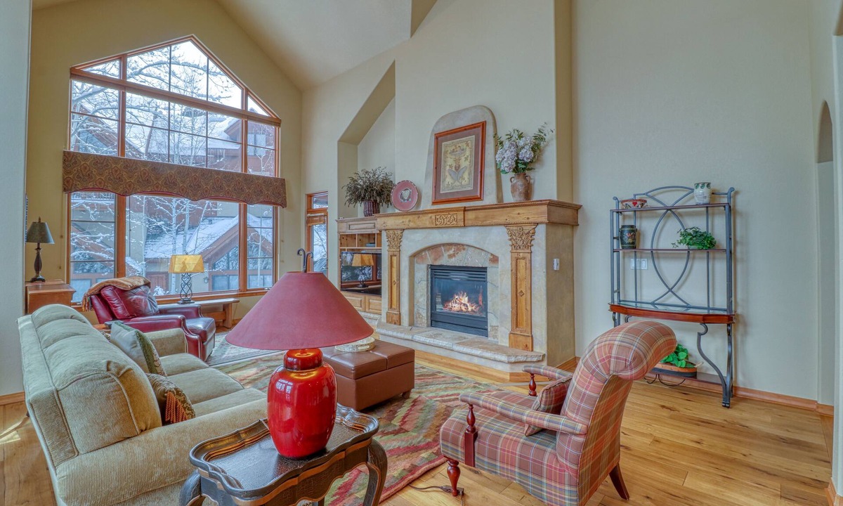 Edwards Condo | ski-in/out condo with pool, hot tub, & tennis - walk to lifts
