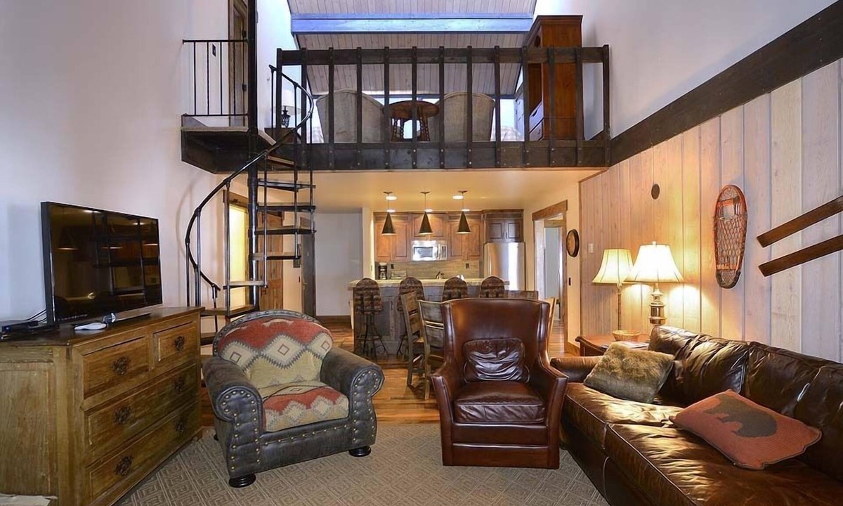 Mount Crested Butte Condo | Ski-In/Out Remodeled Condo Next to Slopes! Dog Friendly, Mtn Views, Fireplace