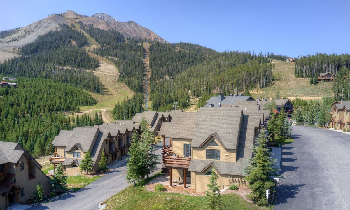 Saddle Ridge House | Ski-in/Out w/Private Hot Tub & Gorgeous Views - Saddle Ridge - Slopeside Retreat