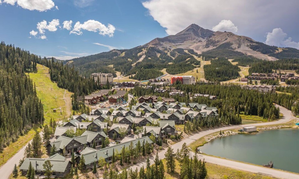 Big Horn House | Ski-in/Ski-out condo just steps to the Bear Back Poma Lift | Big Horn Ski-in/Ski-out