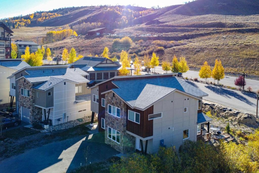 Silvercreek House | Ski-In/Ski-Out Granby Townhouse w/Private Hot Tub