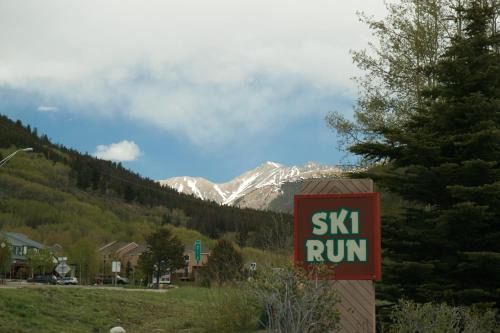 Mountain House House | Ski Run 302 by SummitCove Lodging in Colorado