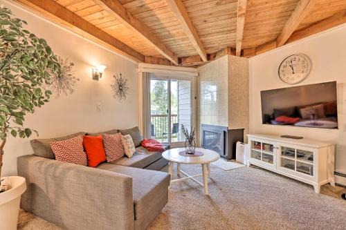 Wildernest House | Ski Shuttle & Pool: Modern Silverthorne Condo!