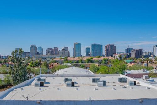 Evans Churchill House | Skyline Loft Studio w City Views