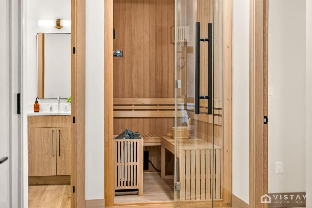 Brian Head House | Skyline Retreat in Luxe Townhome with Hot Tub and Sauna