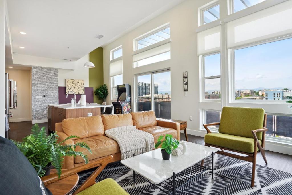 Highland House | Skyline Suite | 5th Floor Views | Walk to Stadium | Dog-Friendly