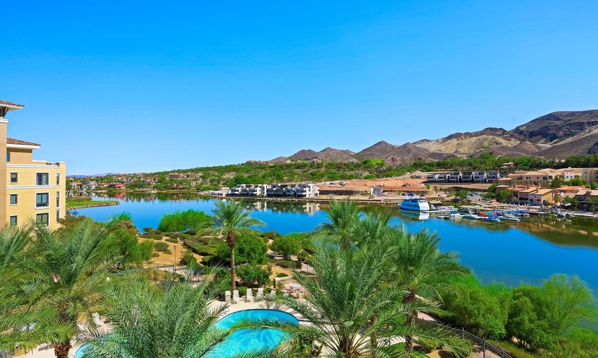 Lake Las Vegas Condo | Sleek lakeside studio: luxe vibes, pool & view
