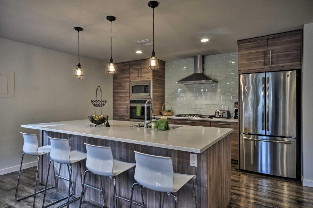 Astoria Apartment | Sleek Riverfront Condo on Pier in Downtown Astoria