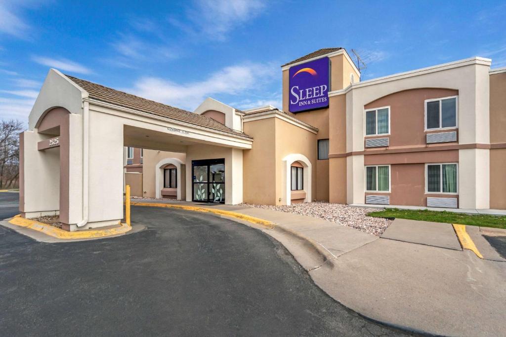 East Omaha Hotel | Sleep Inn & Suites Omaha Airport