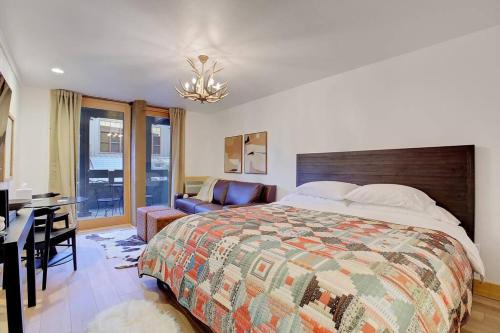 Truckee Apartment | Slope Side Studio in Northstar Village!
