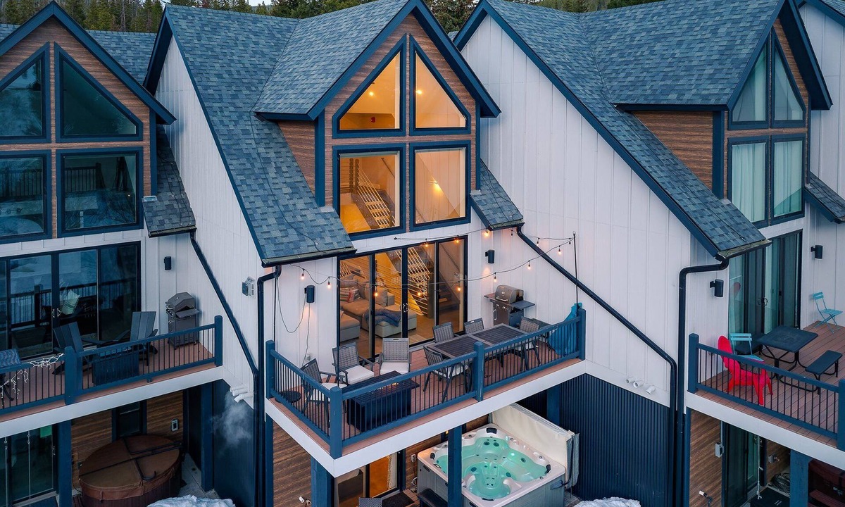 Old Town House | Slopeside Villa 135 I Private Hot Tub I Ski Views I Bunk Room I Fire Table I Discounted Attractions