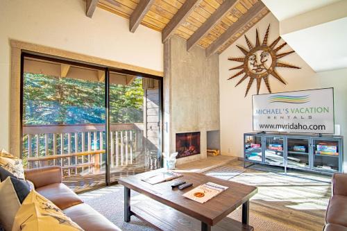 Sun Valley House | Snow Creek 1554 - Ski-in/Ski-out + Pool & Hot Tub