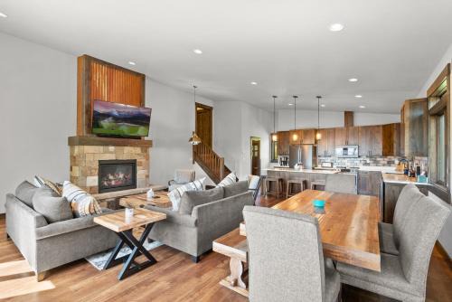 Whitefish House | Snowghost Den-Luxury Ski In Ski Out Home Sleeps 9 with 3 Bedrooms 2 and a half Bathrooms and Private Hot Tub