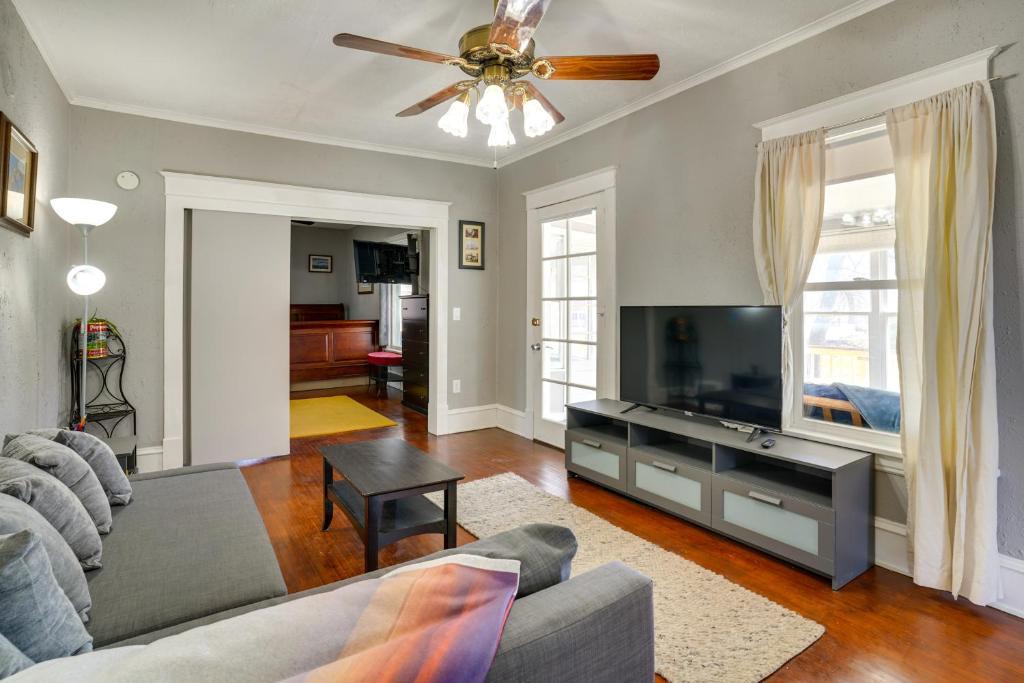 Mound Apartment | Snowmobile Trail On-Site: Lakefront Mound Apt!