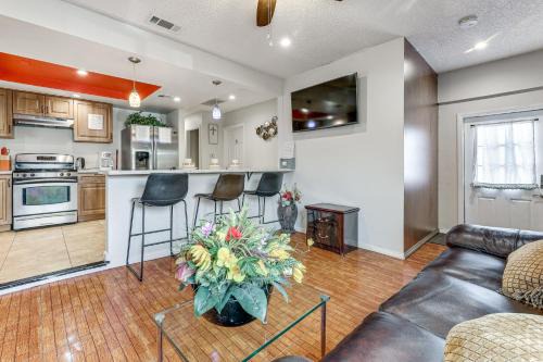 Hawthorne Apartment | SoCal Launchpad: 3BR in Hawthorne, 4 Mi to SoFi!