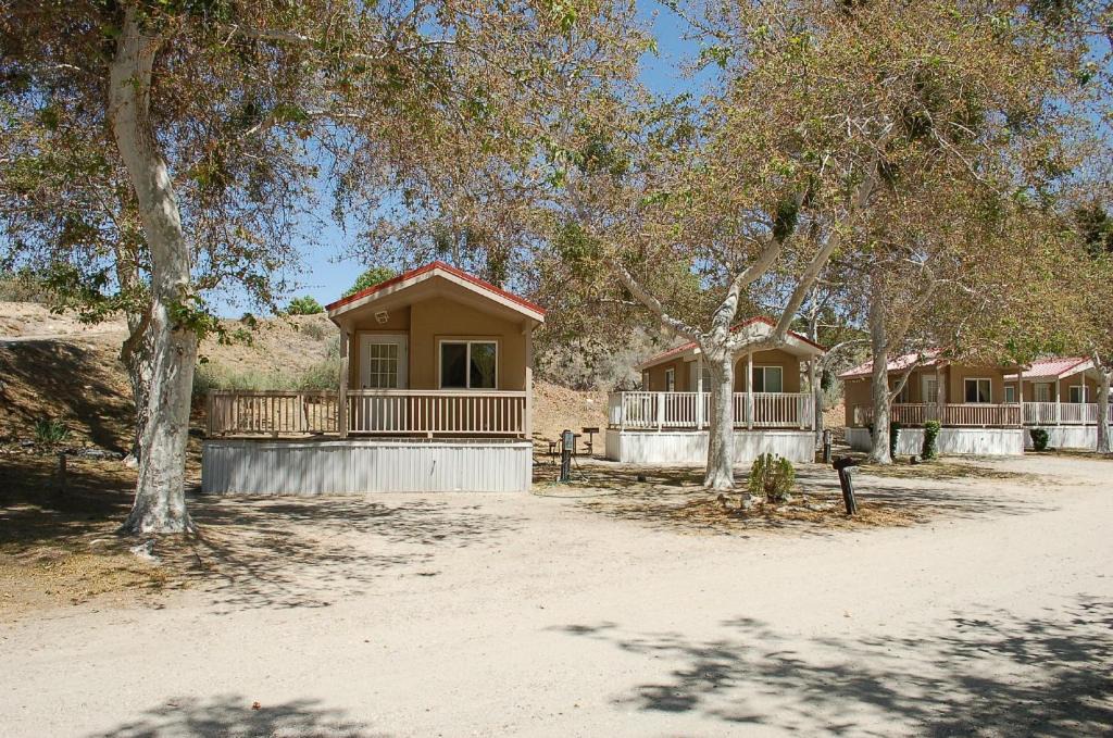 Acton Resort | Soledad Canyon Deluxe Cabin 23