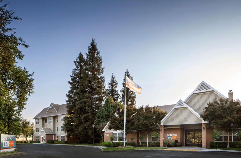 Raisin Hotel | Sonesta ES Suites Fresno