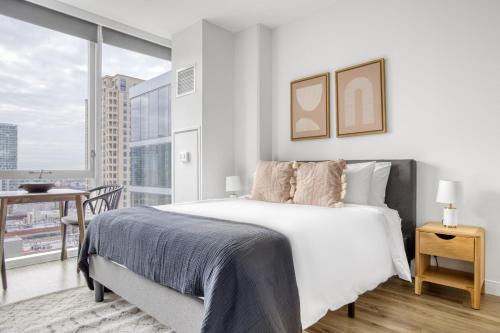 South Loop Apartment | South Loop studio w pool gym nr Grant Park CHI-857