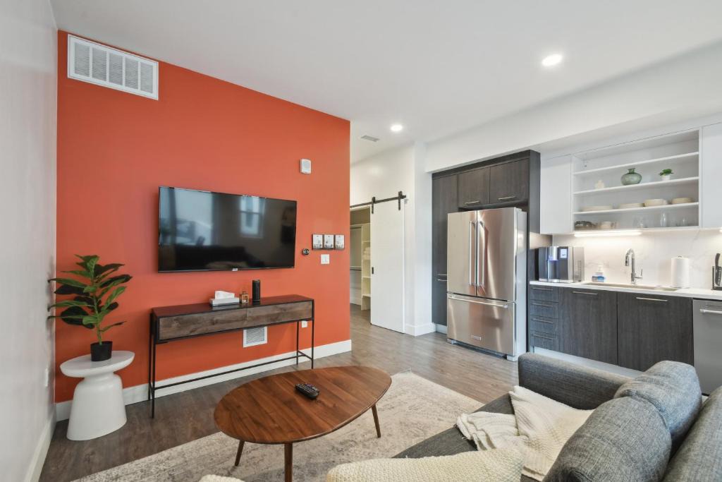 Highland House | Southwestern Charm | Studio Loft | Shady Deck w/Pets