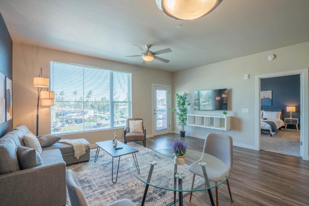 Tempe Apartment | Spacious 1BD - Balcony, Pool, Gym, W-D - Sleeps 4