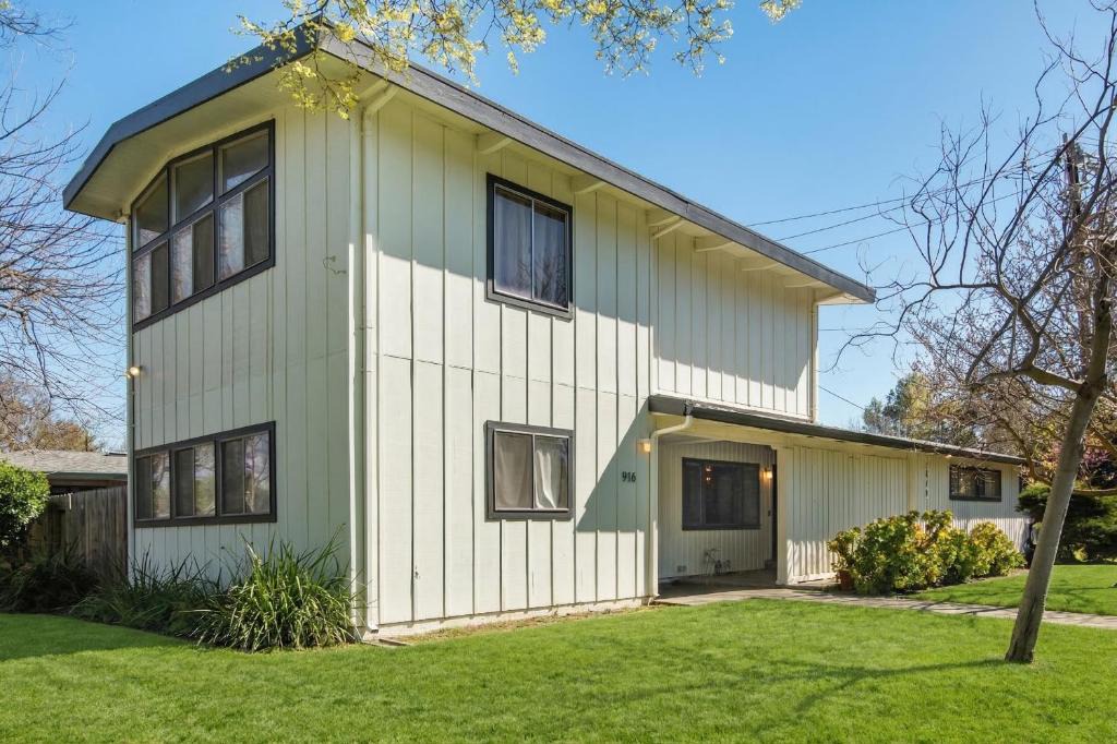 Central Davis House | Spacious 4BR Backyard Oasis with BBQ Near UC Davis
