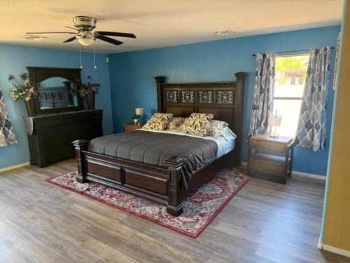 Silverton House | Spacious Beautiful Garden Hideaway with Patio & Grill