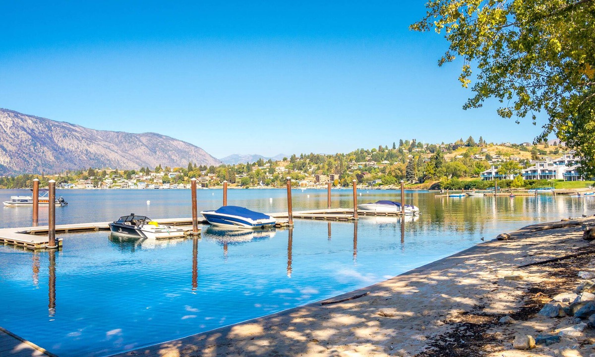 Wapato Point Condo | Spacious condo with pools, hot tub, & sandy beach access