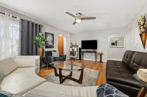 Winstead Park House | Spacious Family Home w/Garage Game Room & Office!