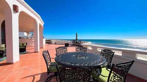 Las Conchas House | Spacious Home in Las Conchas Villa de la Playa