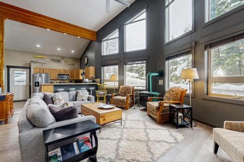 McCall House | Spacious Mountain Retreat with Sauna Hot Tub & Pool