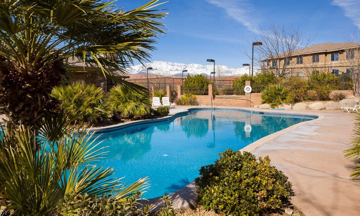 St. George Condo | Spacious Sunset View Suite, Resort Pools, BBQ Grill, Close To Zion and St Georoge