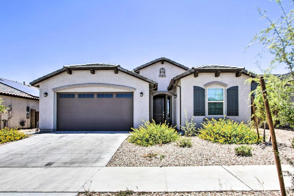 Surprise House | Spacious Surprise Home Near Sports Stadiums!