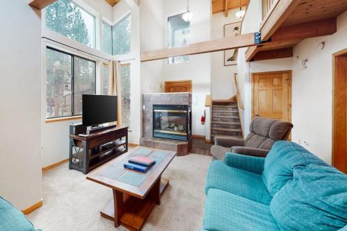 Zephyr Cove House | Spacious townhouse with shared hot tub & pool sleeps 6