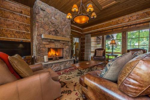 Spanish Peaks House | Spanish Peaks - Settlement Cabin
