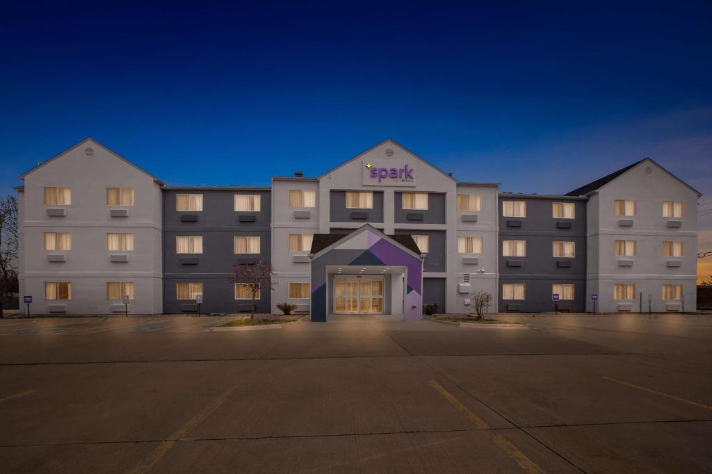 Moline Hotel | Spark By Hilton Moline Quad Cities