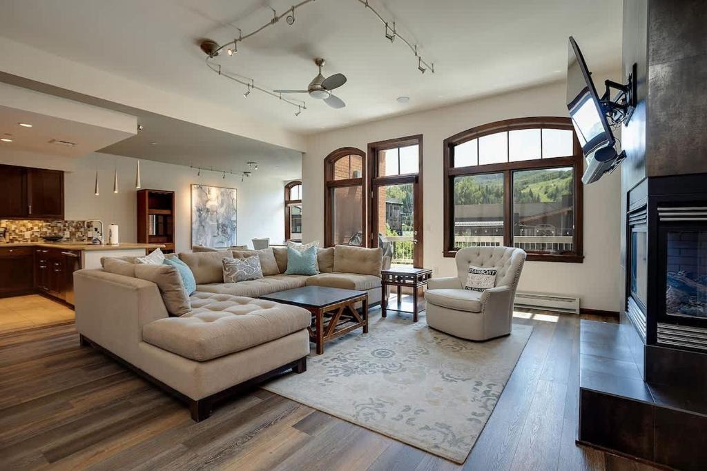 Downtown Steamboat Springs House | Sprawling Condo - Central Downtown - Summer AC