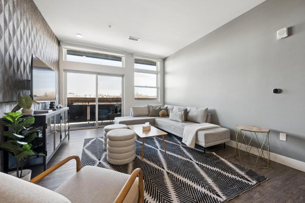 Highland House | Sprawling Retreat | 2BR LoHi Corner Unit | Dog-Friendly