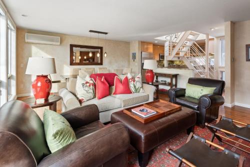 Aspen House | Spring Street Unit 629, 2BR Condo w/Mountain Views and Door Step Access to Shops & Restaurants