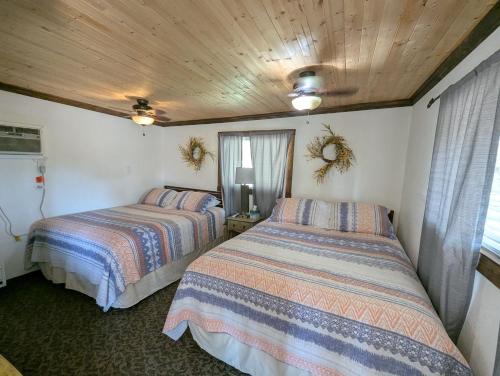 Squaw Valley Hotel | Squaw Valley Motel Room 8