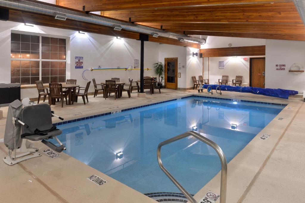 West Yellowstone Hotel | Stage Coach Inn