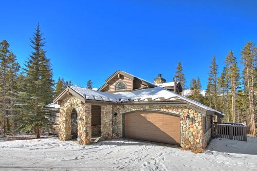 The Highlands House | Stay at Evergreen Lodge, a secluded home with a private hot tub and private ski shuttle