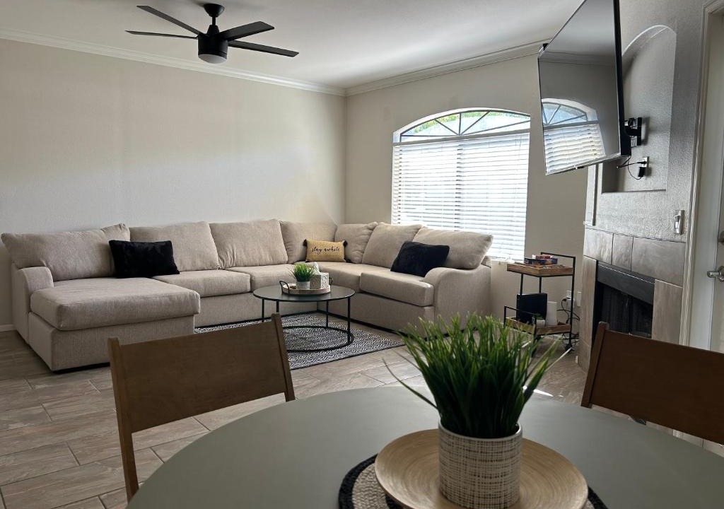 North Scottsdale Apartment | Stay in Style Scottsdale 1st Floor Condo