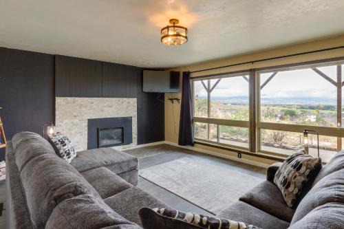 Lapoint House | Steinaker State Park w/Fireplace: Vernal Getaway!