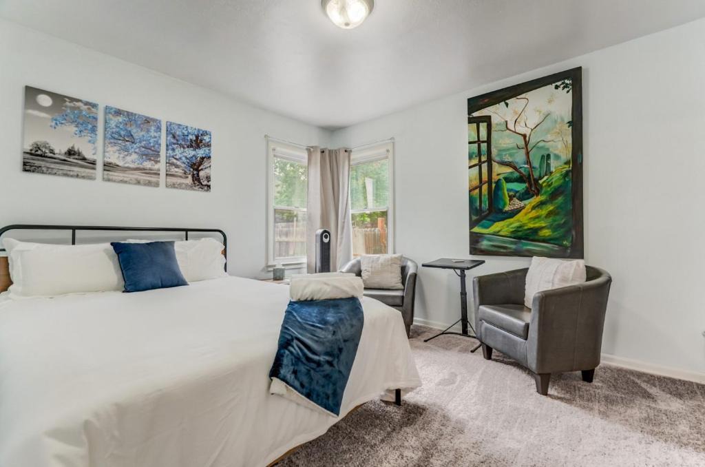 Central Colorado Springs House | Steps to Downtown Eateries and Bars with Fire Pit